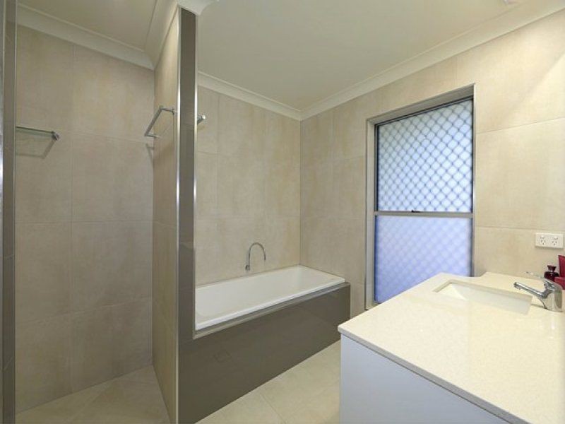 6 Ocean View Place, Elliott Heads QLD 4670