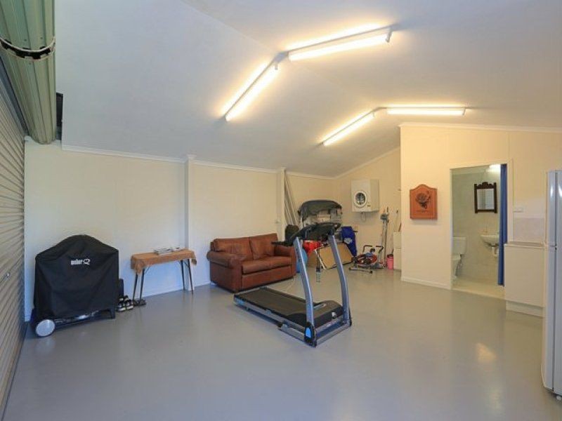 6 Ocean View Place, Elliott Heads QLD 4670