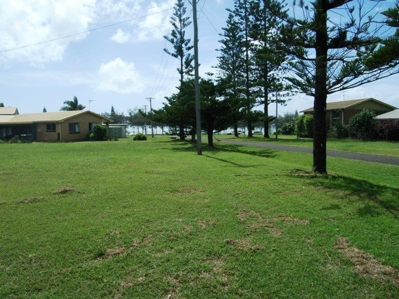 8 Knudsen Street, Elliott Heads QLD 4670