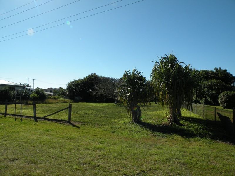 12 Scott Street, Burnett Heads QLD 4670