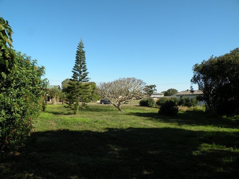 12 Scott Street, Burnett Heads QLD 4670