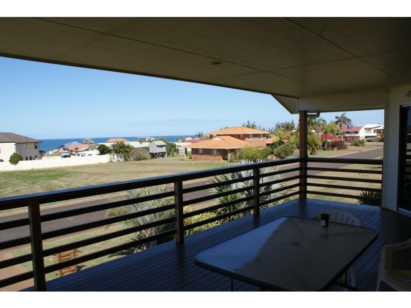 25 Emperor Drive, Elliott Heads QLD 4670