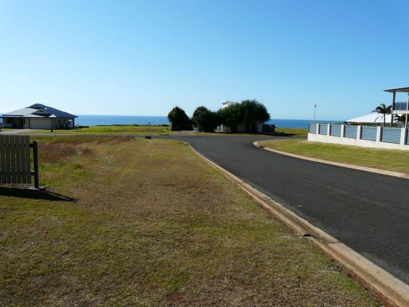 4 Emperor Drive, Elliott Heads QLD 4670