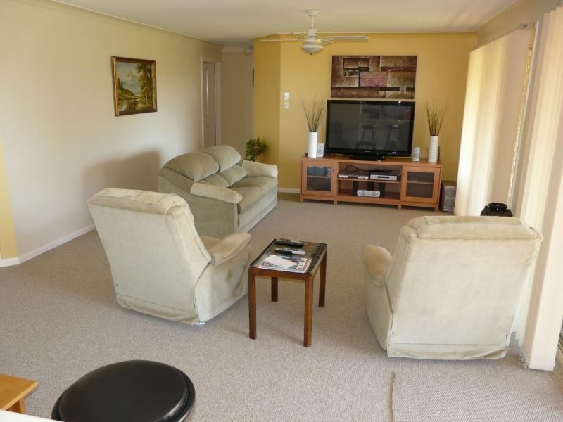 4 Emperor Drive, Elliott Heads QLD 4670