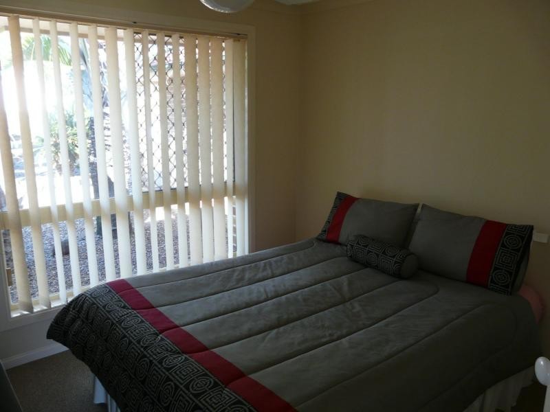 4 Emperor Drive, Elliott Heads QLD 4670