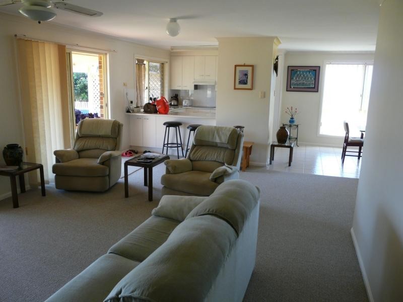 4 Emperor Drive, Elliott Heads QLD 4670