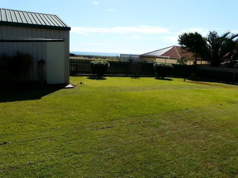 4 Emperor Drive, Elliott Heads QLD 4670