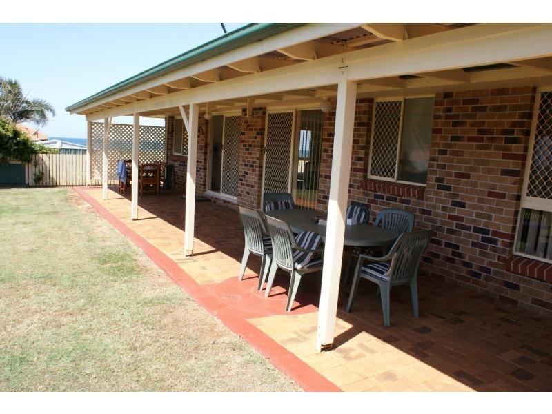 4 Emperor Drive, Elliott Heads QLD 4670