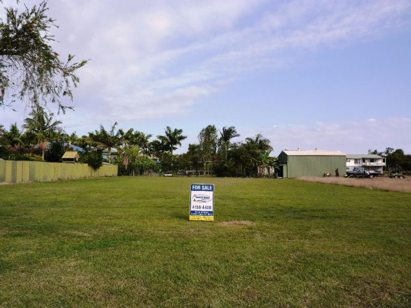 14 Duffy Street, Burnett Heads QLD 4670