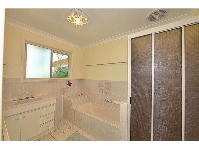 16 Emperor Drive, Elliott Heads QLD 4670