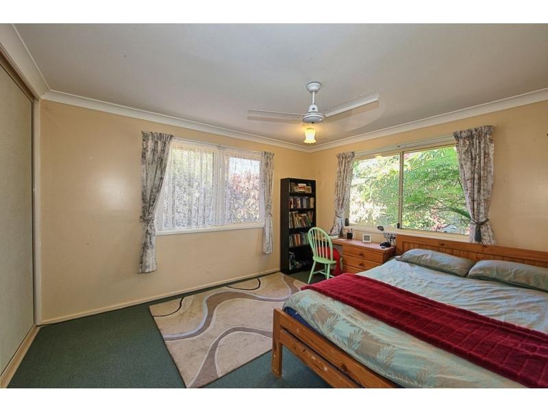 16 Emperor Drive, Elliott Heads QLD 4670