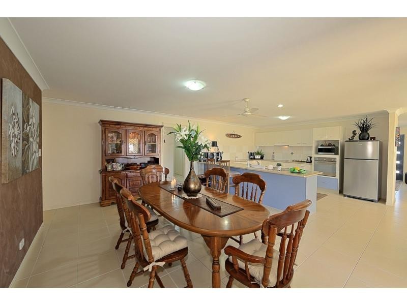 7 Leon Place, Coral Cove QLD 4670