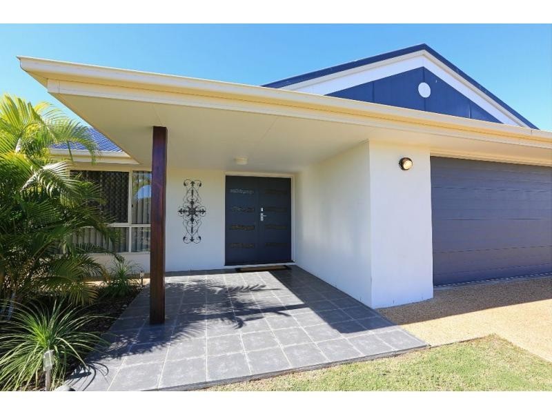 7 Leon Place, Coral Cove QLD 4670