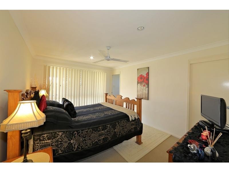 7 Leon Place, Coral Cove QLD 4670
