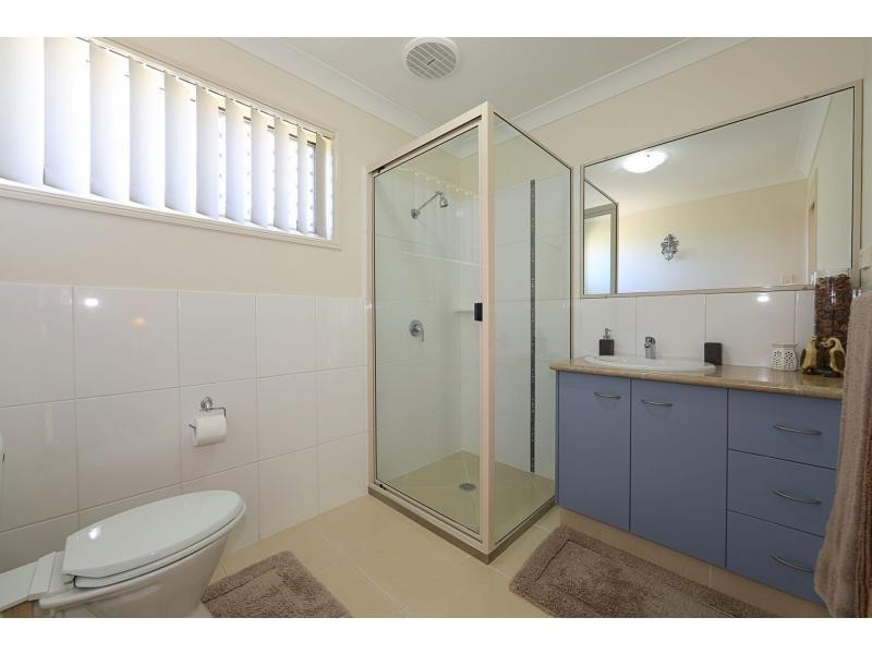 7 Leon Place, Coral Cove QLD 4670