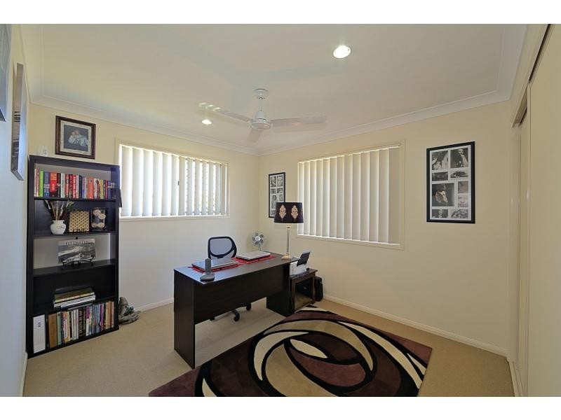 7 Leon Place, Coral Cove QLD 4670