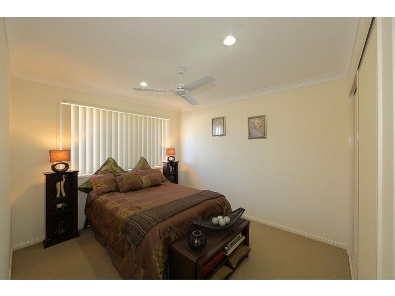 7 Leon Place, Coral Cove QLD 4670