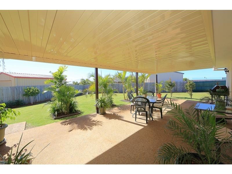 7 Leon Place, Coral Cove QLD 4670