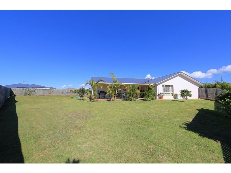 7 Leon Place, Coral Cove QLD 4670