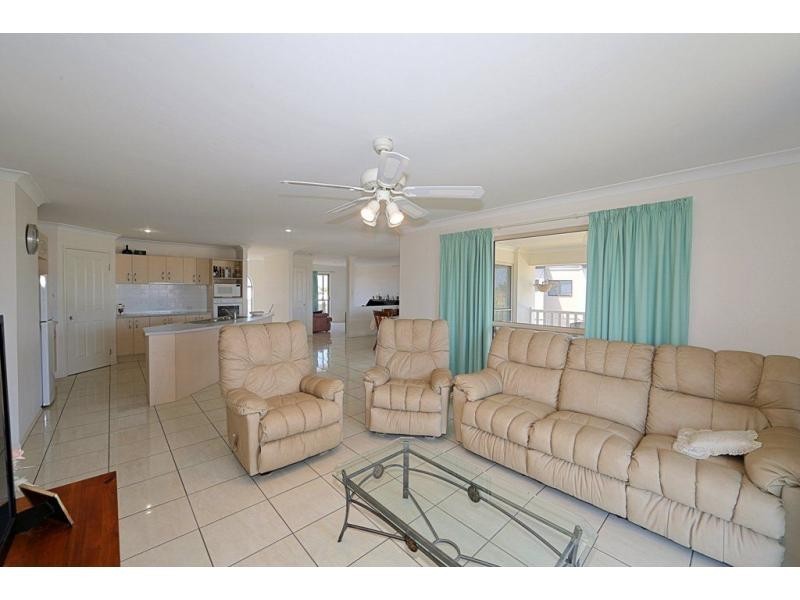 22 Toppers Drive, Coral Cove QLD 4670