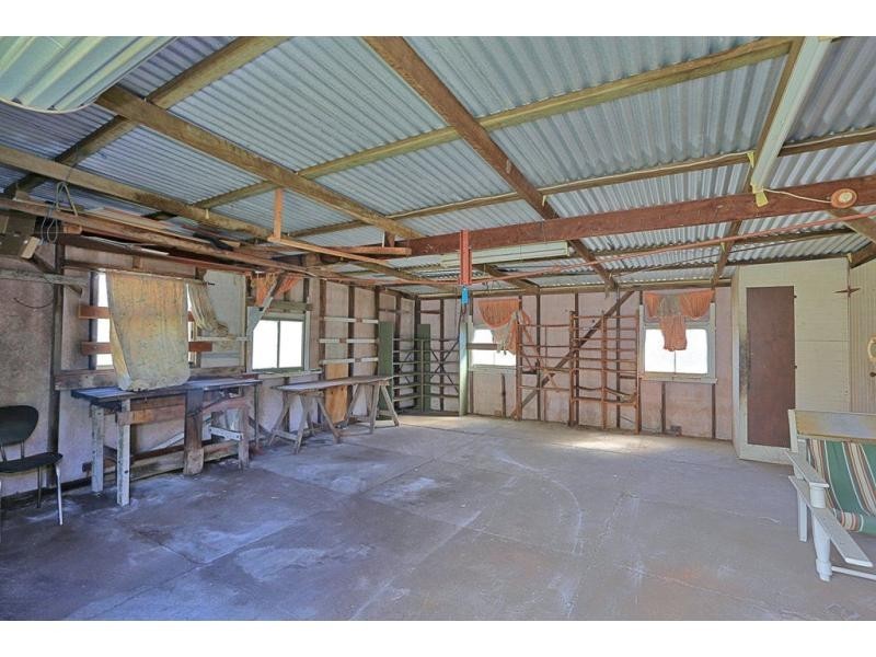 8 Lihs Street, Elliott Heads QLD 4670