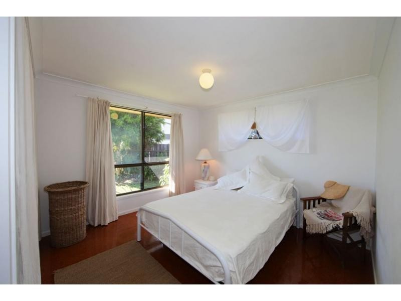 3 Crystal Court, Elliott Heads QLD 4670