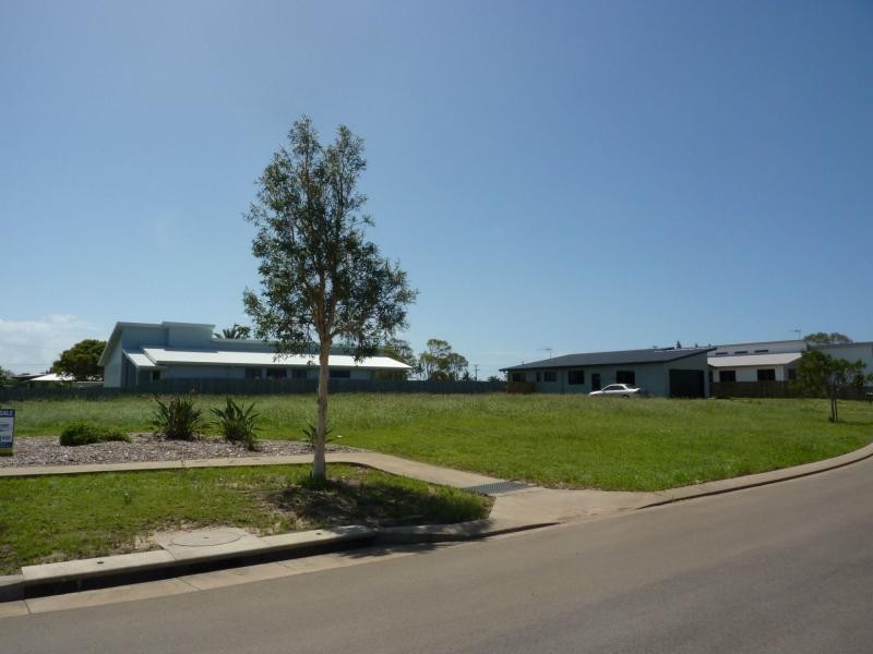 7 Beachmere Street, Burnett Heads QLD 4670