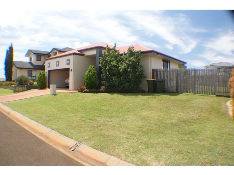 4 Sams Place, Coral Cove QLD 4670