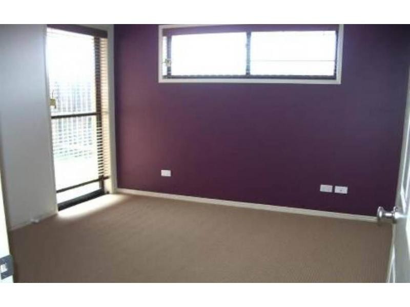 4 Sams Place, Coral Cove QLD 4670
