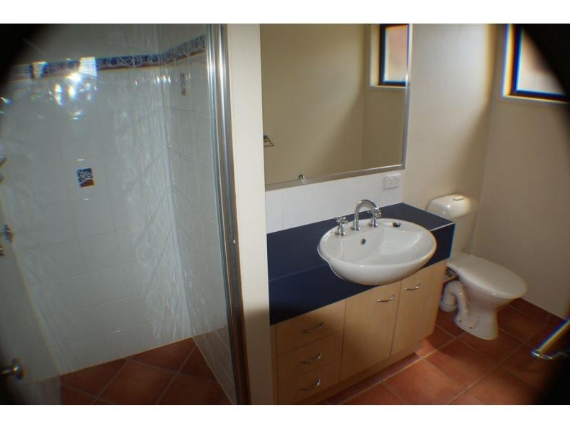 4 Sams Place, Coral Cove QLD 4670