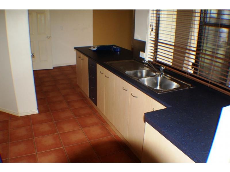 4 Sams Place, Coral Cove QLD 4670