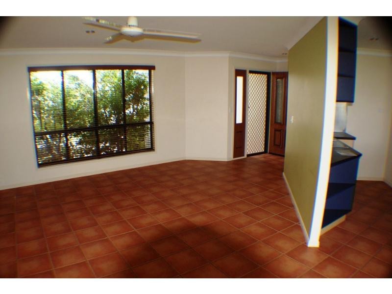 4 Sams Place, Coral Cove QLD 4670