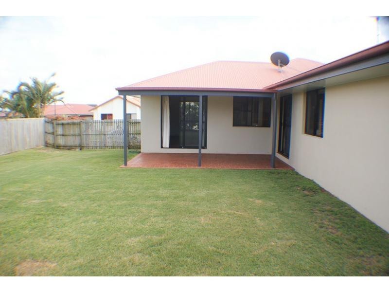 4 Sams Place, Coral Cove QLD 4670