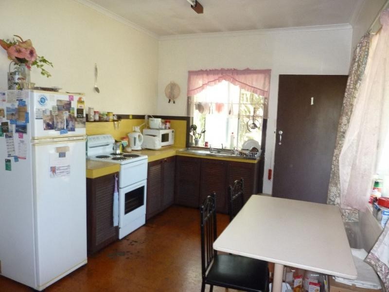 15 Mc Gowan Street, Burnett Heads QLD 4670