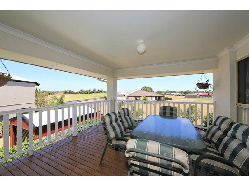 22 Toppers Drive, Coral Cove QLD 4670