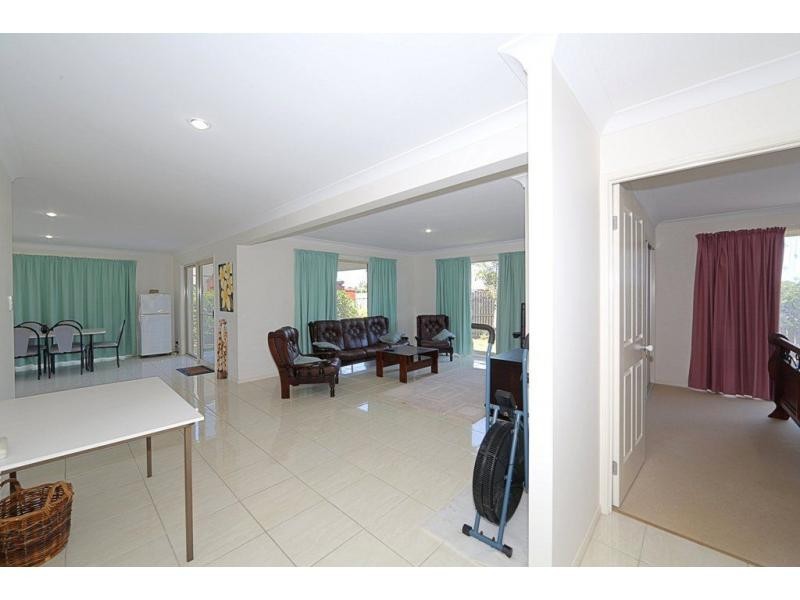 22 Toppers Drive, Coral Cove QLD 4670