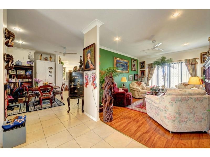 5 Sams Place, Coral Cove QLD 4670