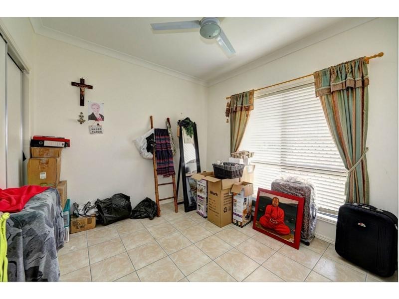5 Sams Place, Coral Cove QLD 4670