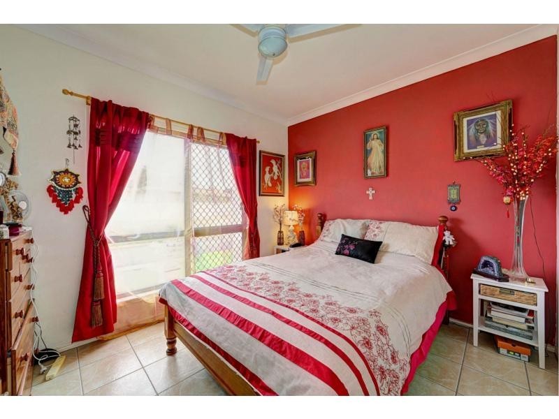 5 Sams Place, Coral Cove QLD 4670