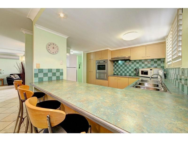 2/41 Esplanade, Bargara QLD 4670