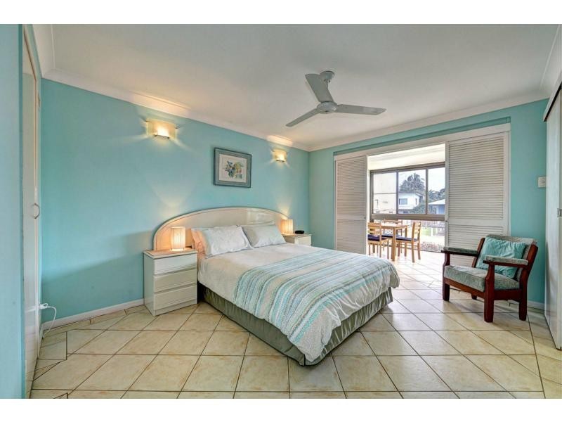 2/41 Esplanade, Bargara QLD 4670