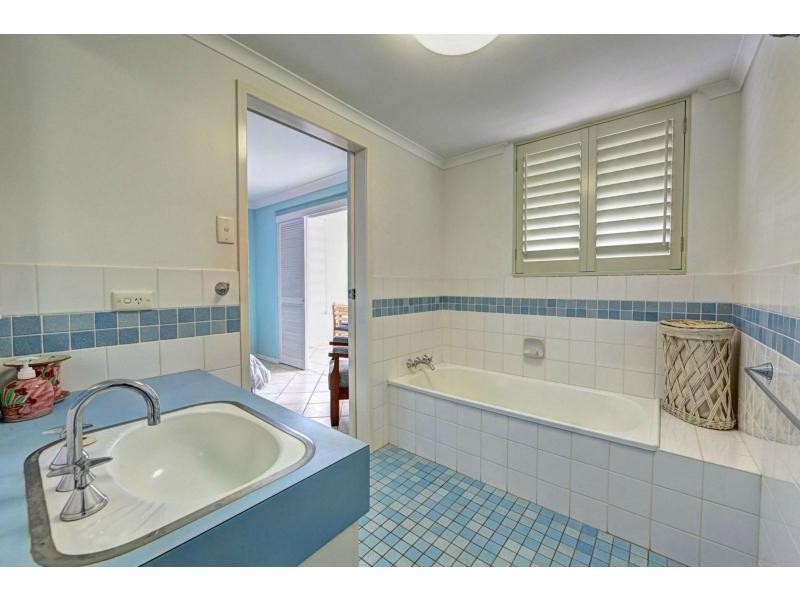 2/41 Esplanade, Bargara QLD 4670