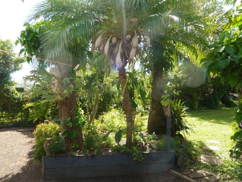 16 Burns Street, Burnett Heads QLD 4670