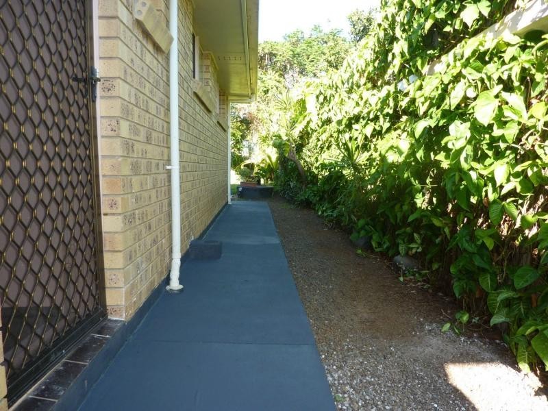 16 Burns Street, Burnett Heads QLD 4670