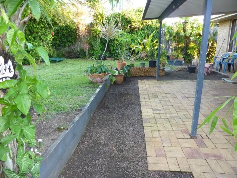 16 Burns Street, Burnett Heads QLD 4670