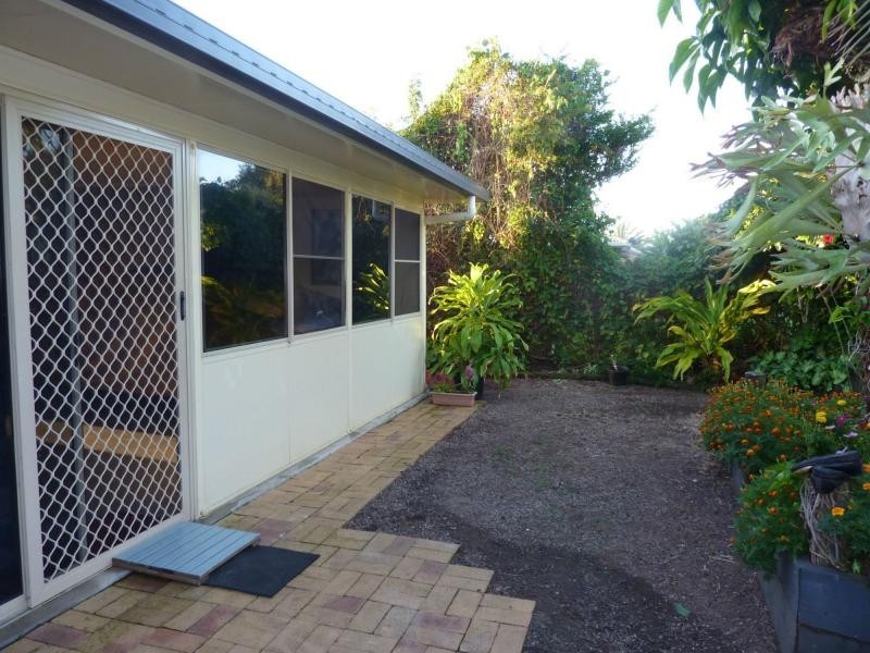 16 Burns Street, Burnett Heads QLD 4670