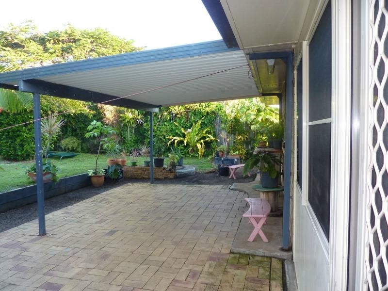 16 Burns Street, Burnett Heads QLD 4670