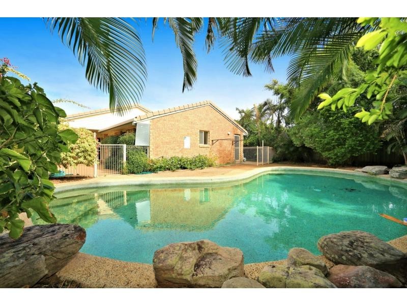 2 Dunk Street, Bargara QLD 4670