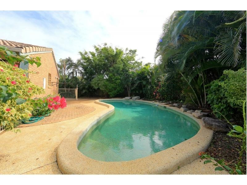 2 Dunk Street, Bargara QLD 4670