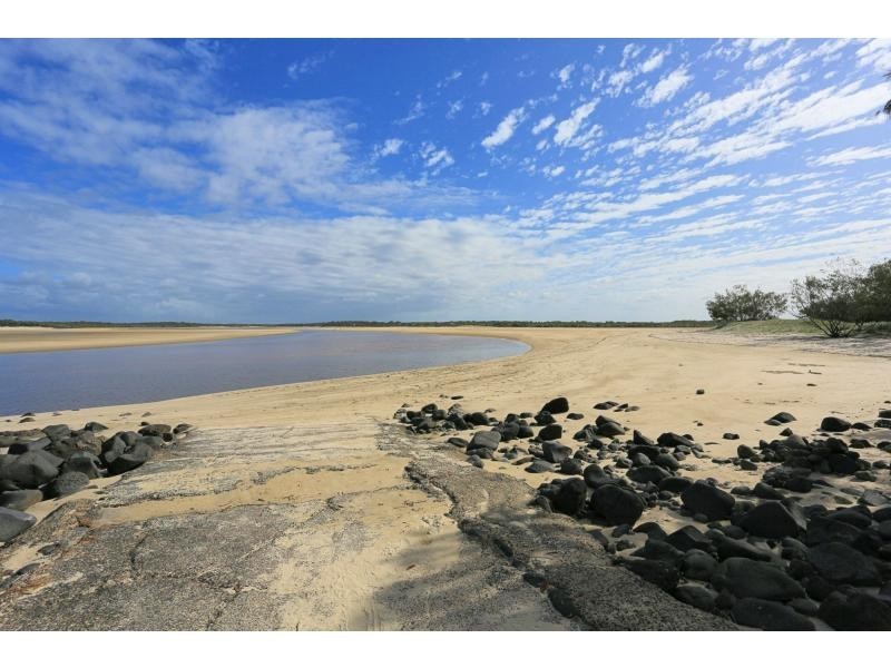 14 Sea Esplanade, Elliott Heads QLD 4670